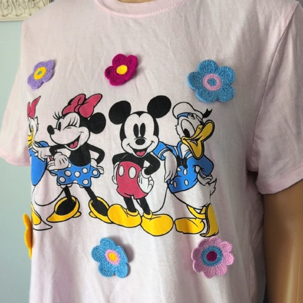 Disney Pink Mickey & Mini Mouse + Friends Graphic Shirt Crochet Flowers SZ M - Picture 4 of 16